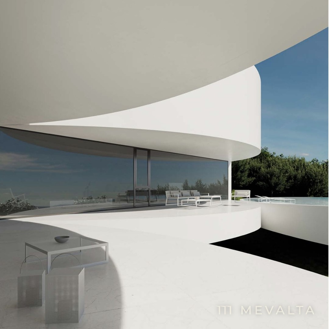 Contemporary residence with Mevalta openings